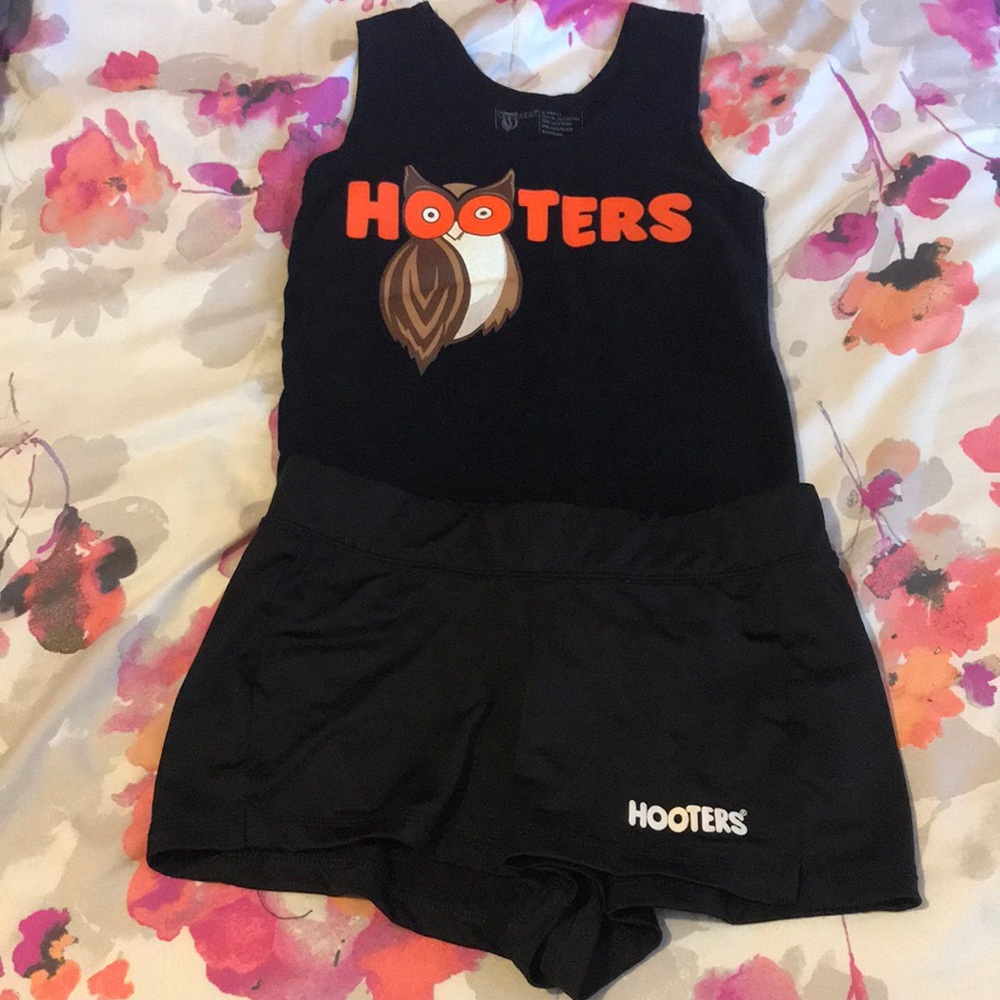 Hooters uniform